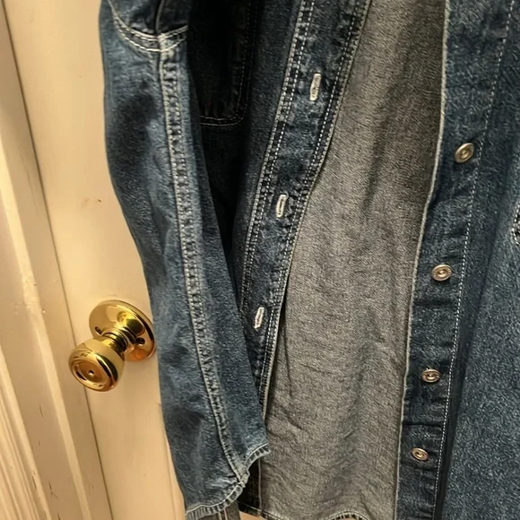Levi’s Women’s red tag button down denim shirt size Large - Picture 10 of 16